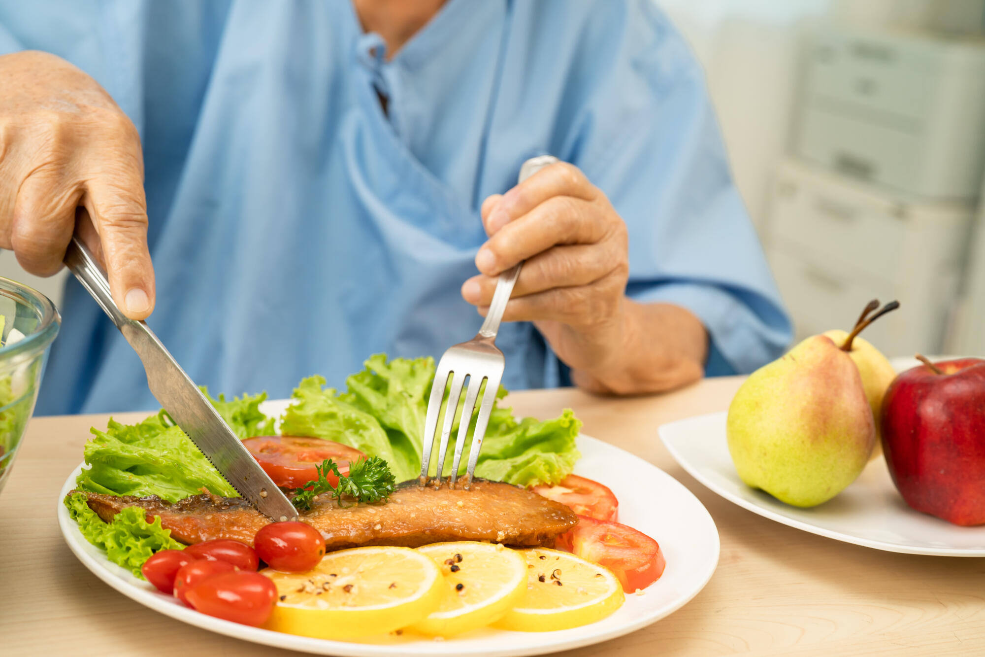 How Assisted Living Manages Special Dietary Needs